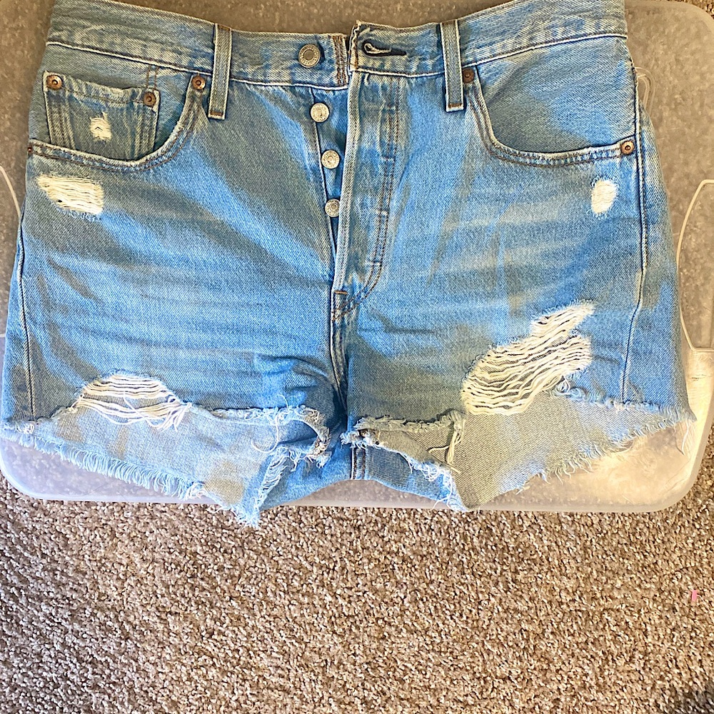 Levi’s cut off light wash denim shorts size 29 501